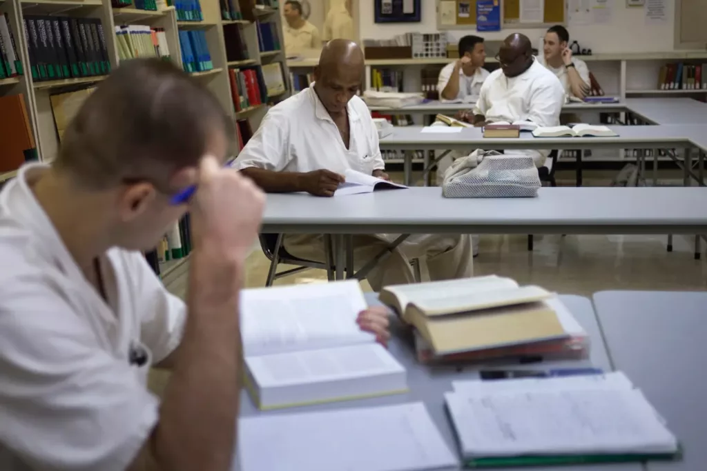 education in federal prison